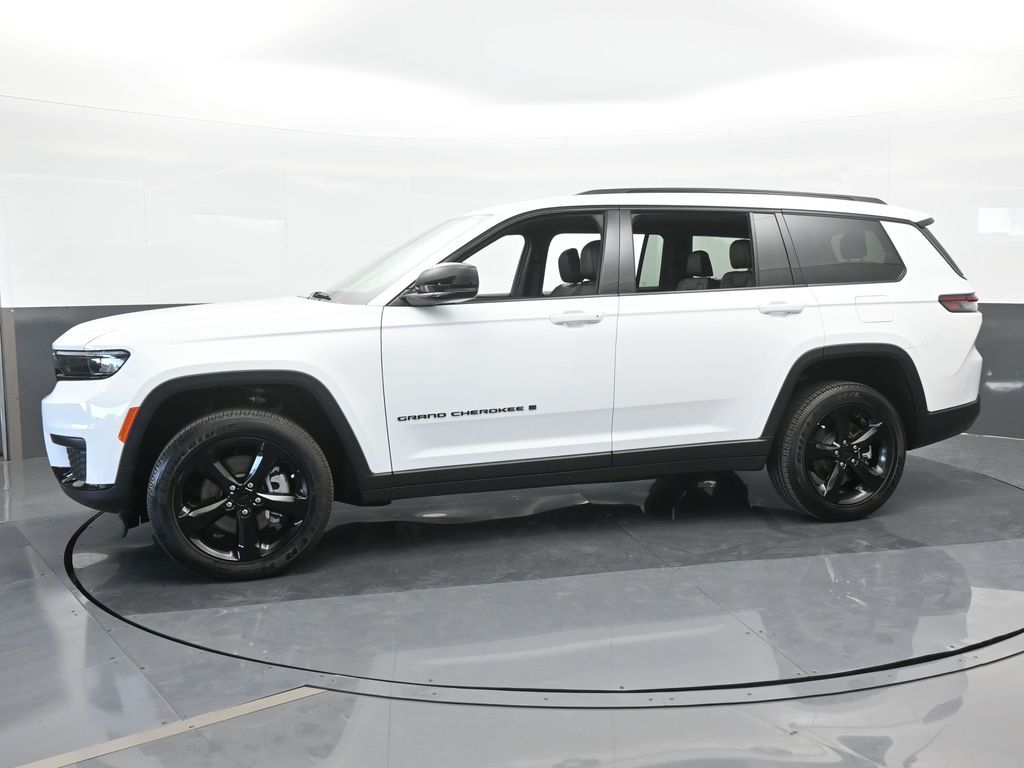 2024 Jeep Grand Cherokee Altitude photo 2