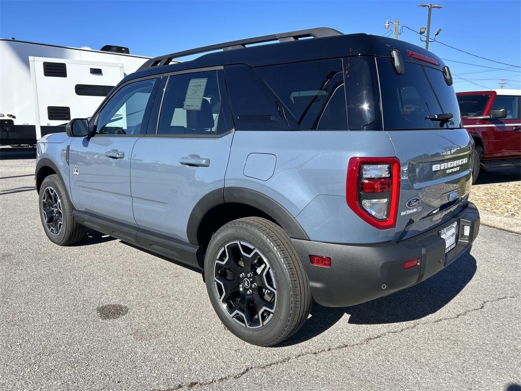 2025 Ford Bronco Sport Outer Banks photo 2