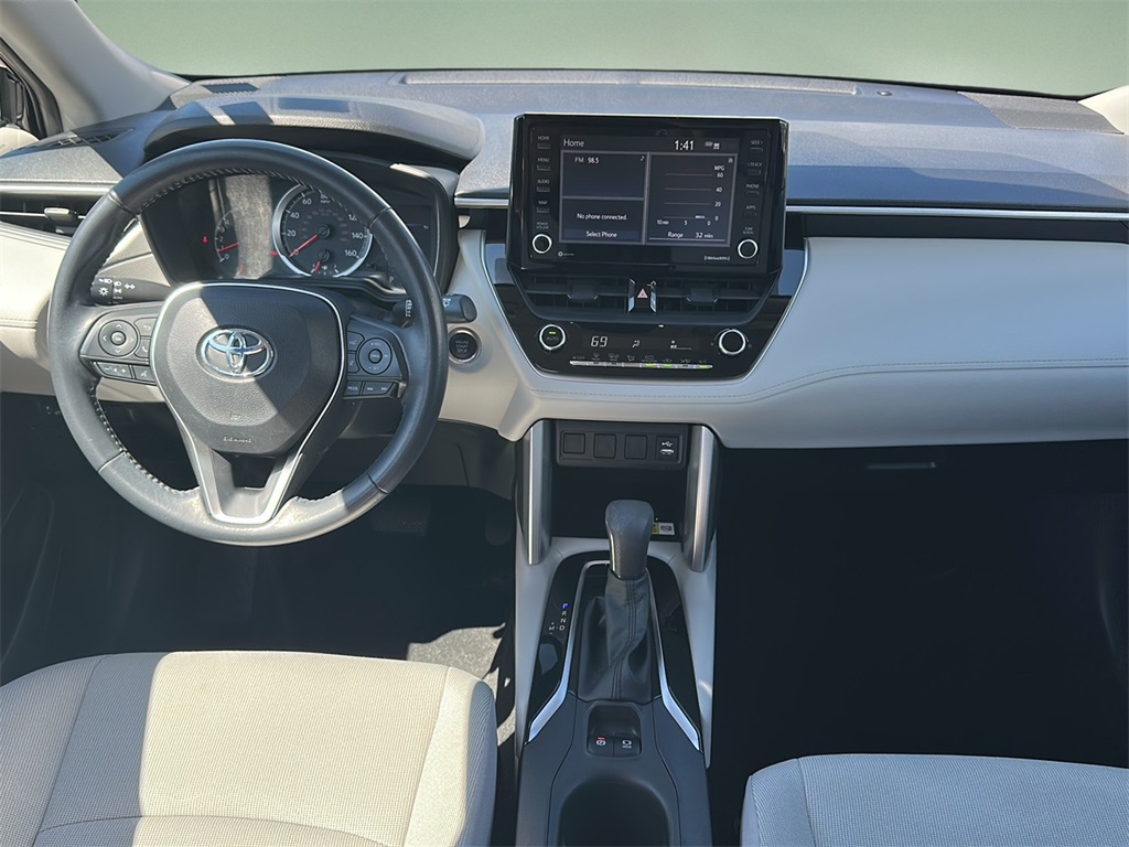 2022 Toyota Corolla Cross LE photo 13