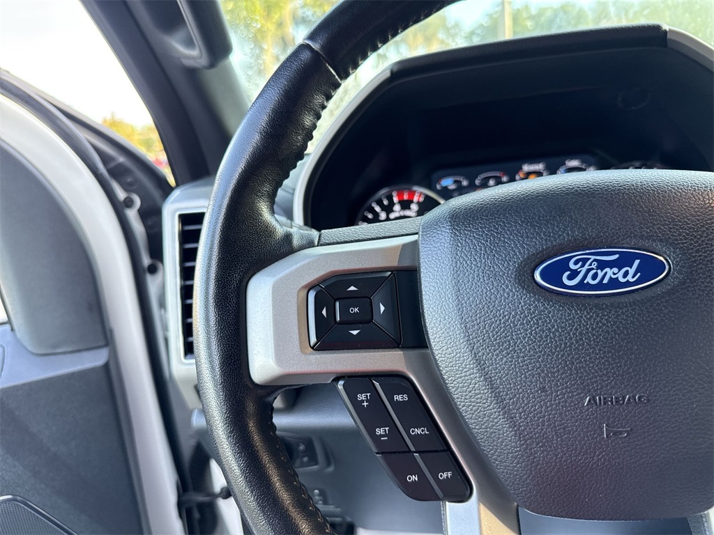 2022 Ford F-450 Lariat photo 14