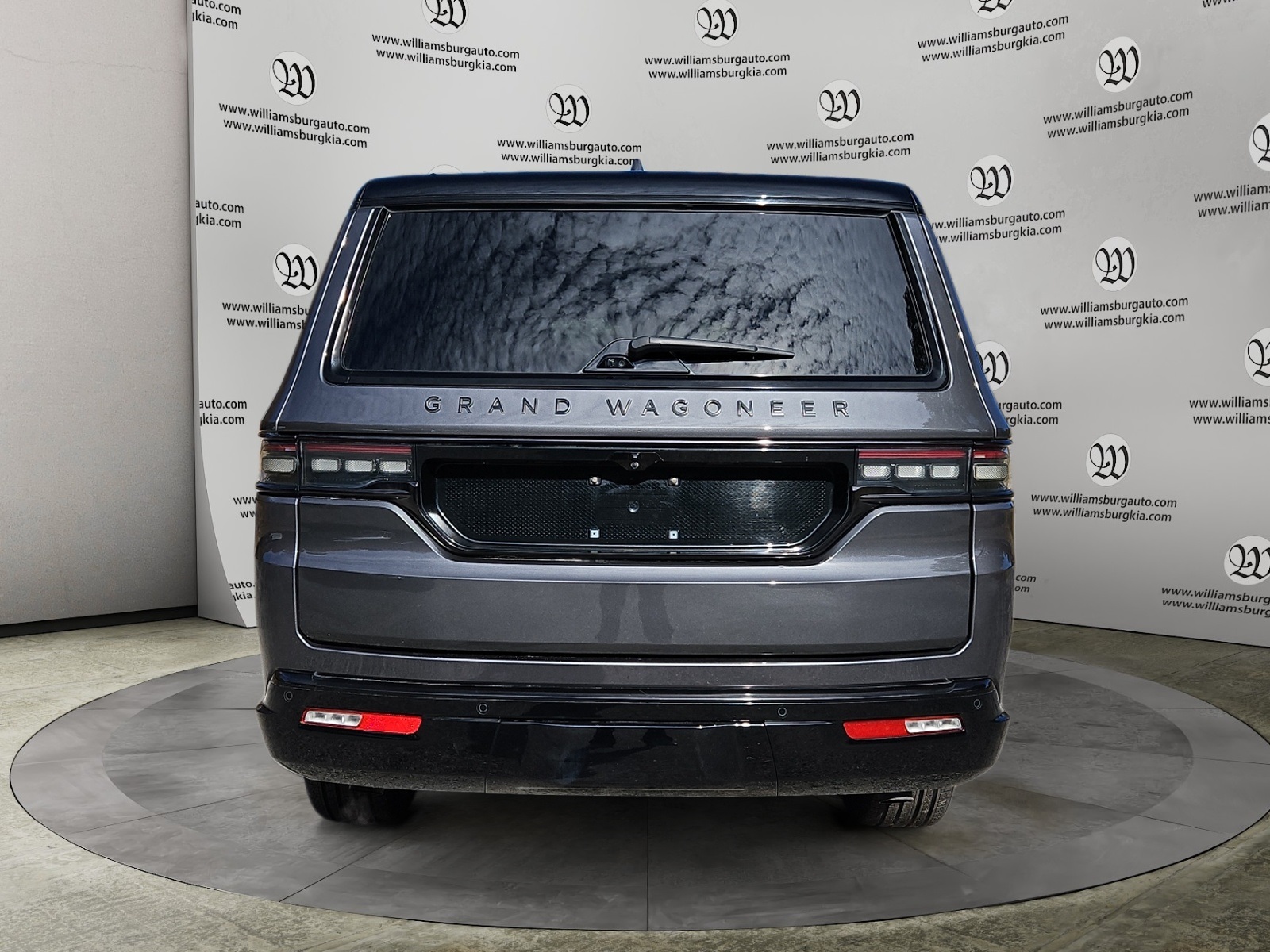 2024 Jeep Grand Wagoneer L II photo 3