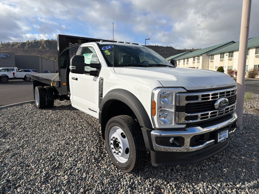 2024 Ford F-550 Super Duty Chassis Cab XL's photo