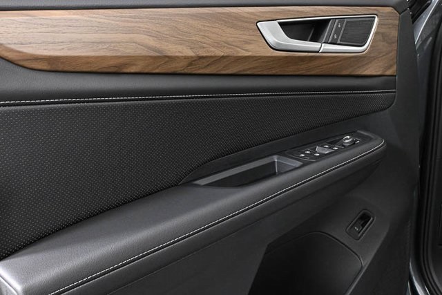 2025 Volkswagen Atlas SE Technology photo 4