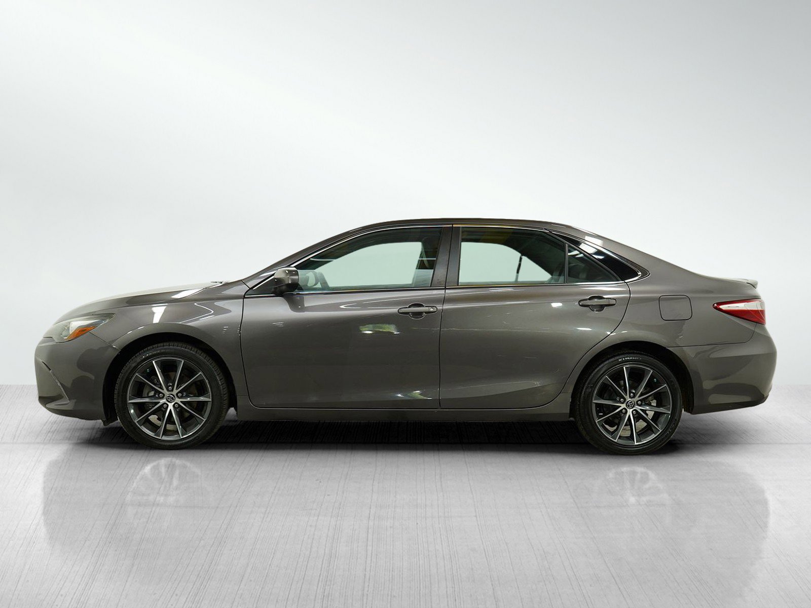 Used 2015 Toyota Camry XSE with VIN 4T1BF1FK4FU059068 for sale in Bloomington, Minnesota