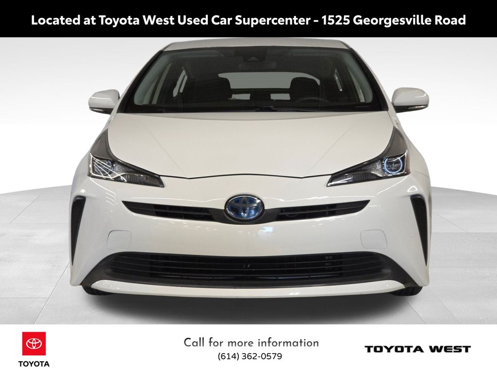 2019 Toyota Prius L photo 2