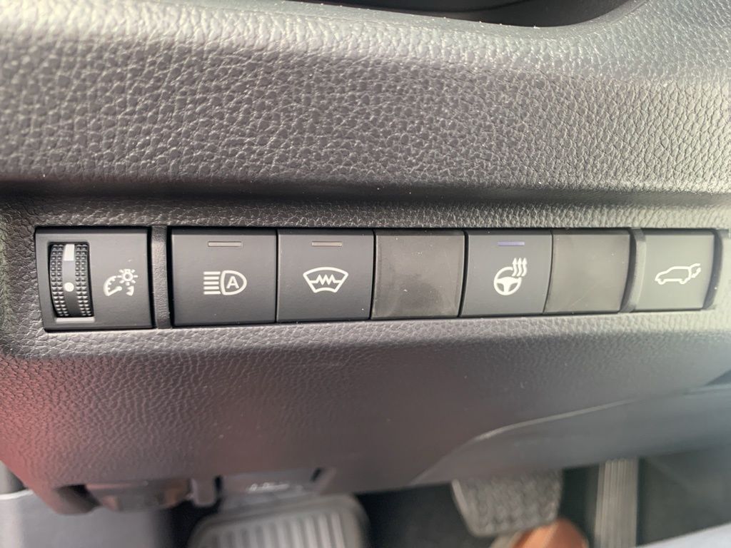 2025 Toyota RAV4 XLE photo 16