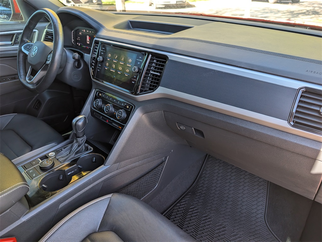 2022 Volkswagen Atlas Cross Sport V6 SEL Premium R-Line photo 21