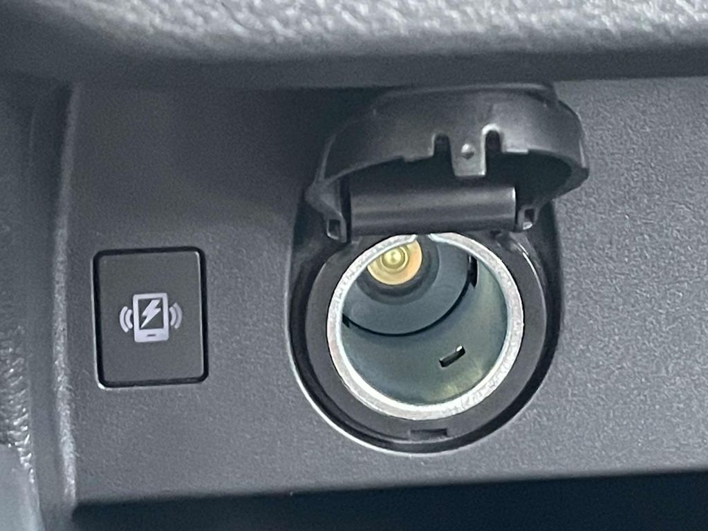 2025 Nissan Versa SV photo 27