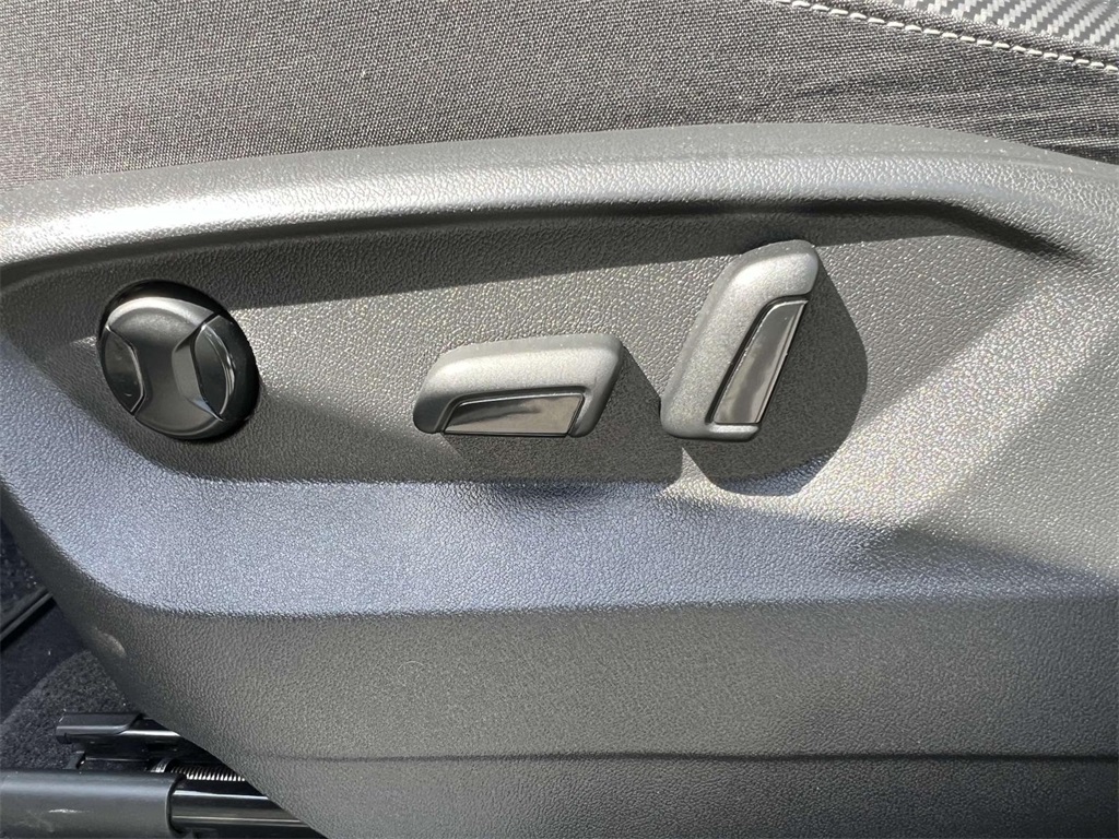 2021 Volkswagen Atlas Cross Sport SE Technology photo 19