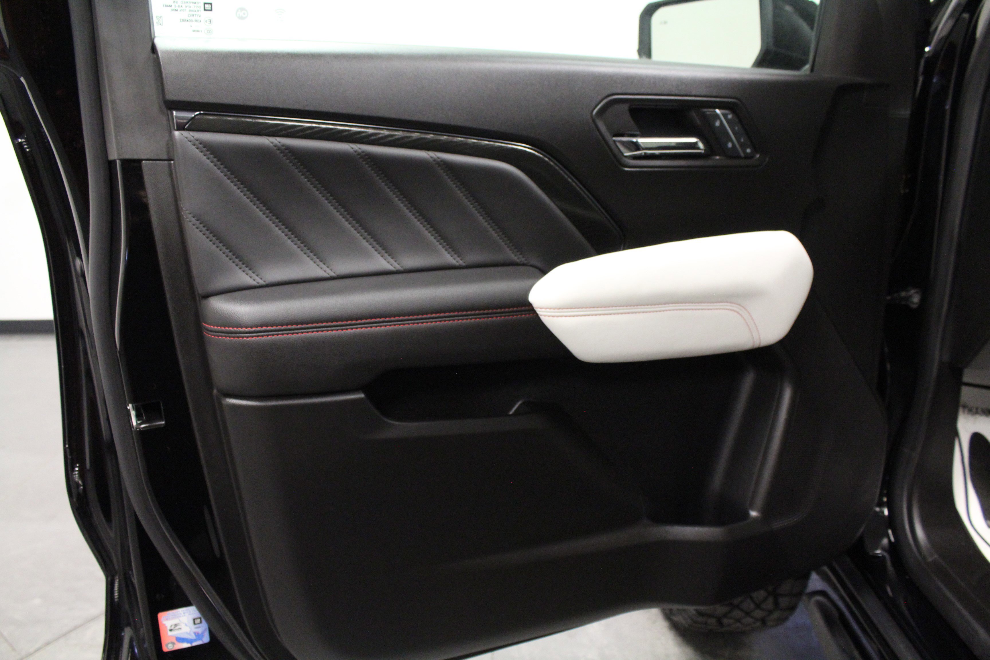 2024 Gmc Canyon AT4X photo 10