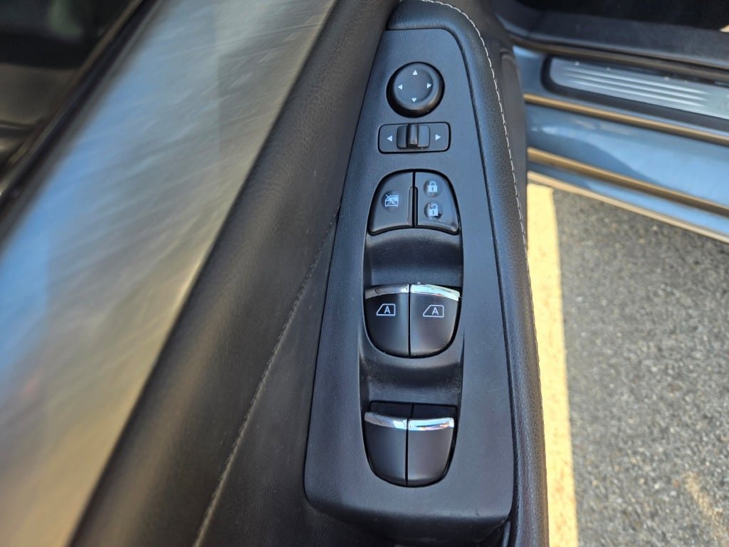 2017 Nissan Maxima SL photo 22