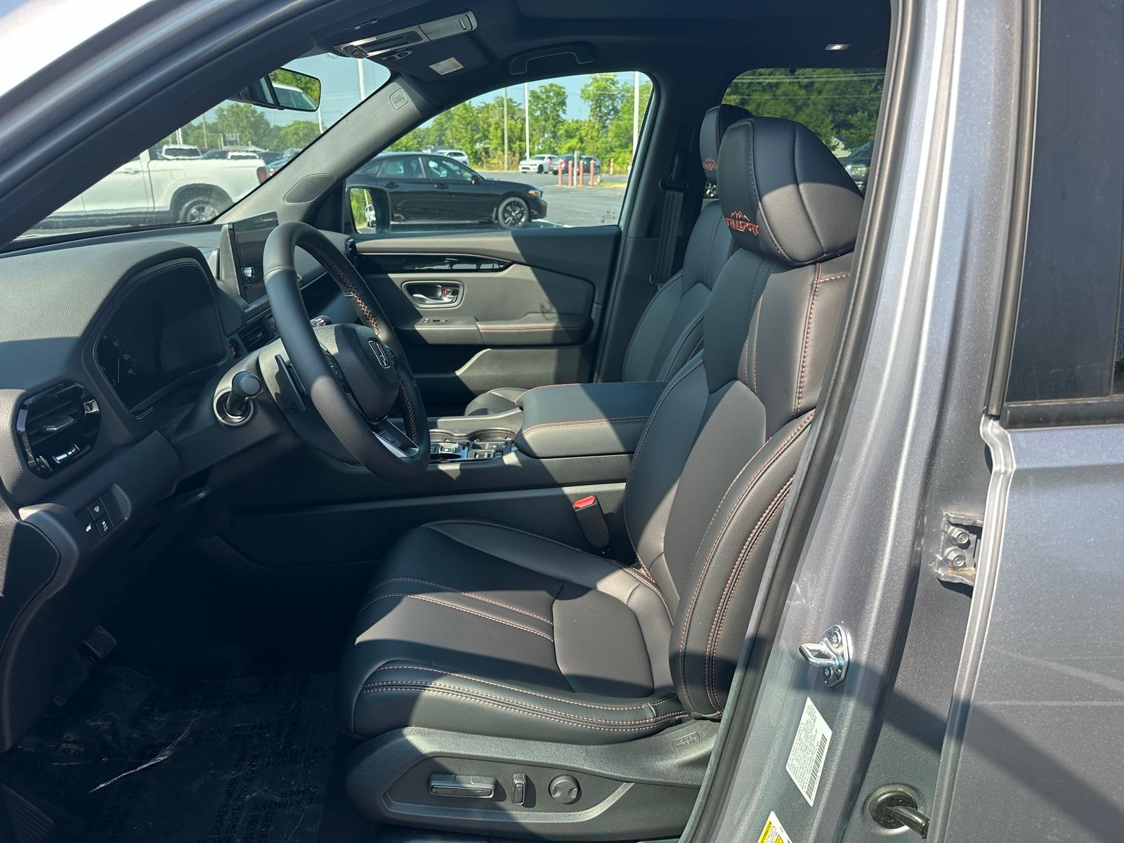 2025 Honda Pilot TrailSport photo 9