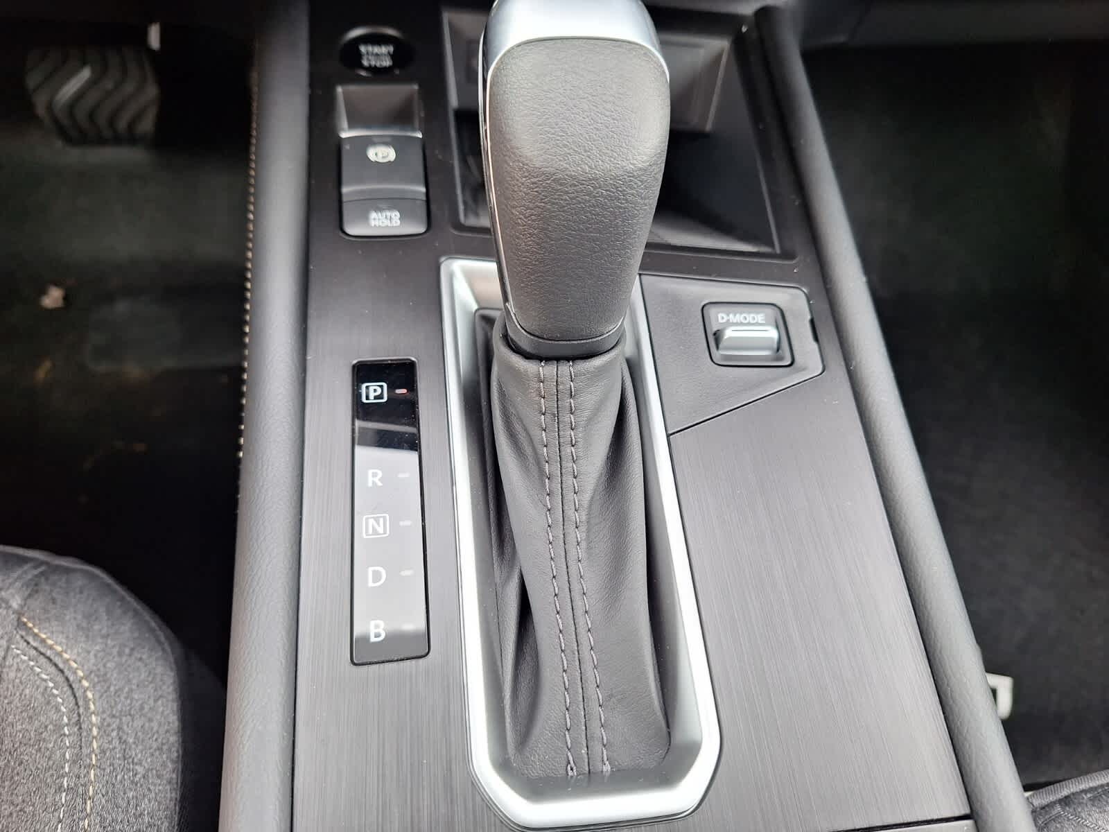 2025 Nissan Kicks SV photo 15