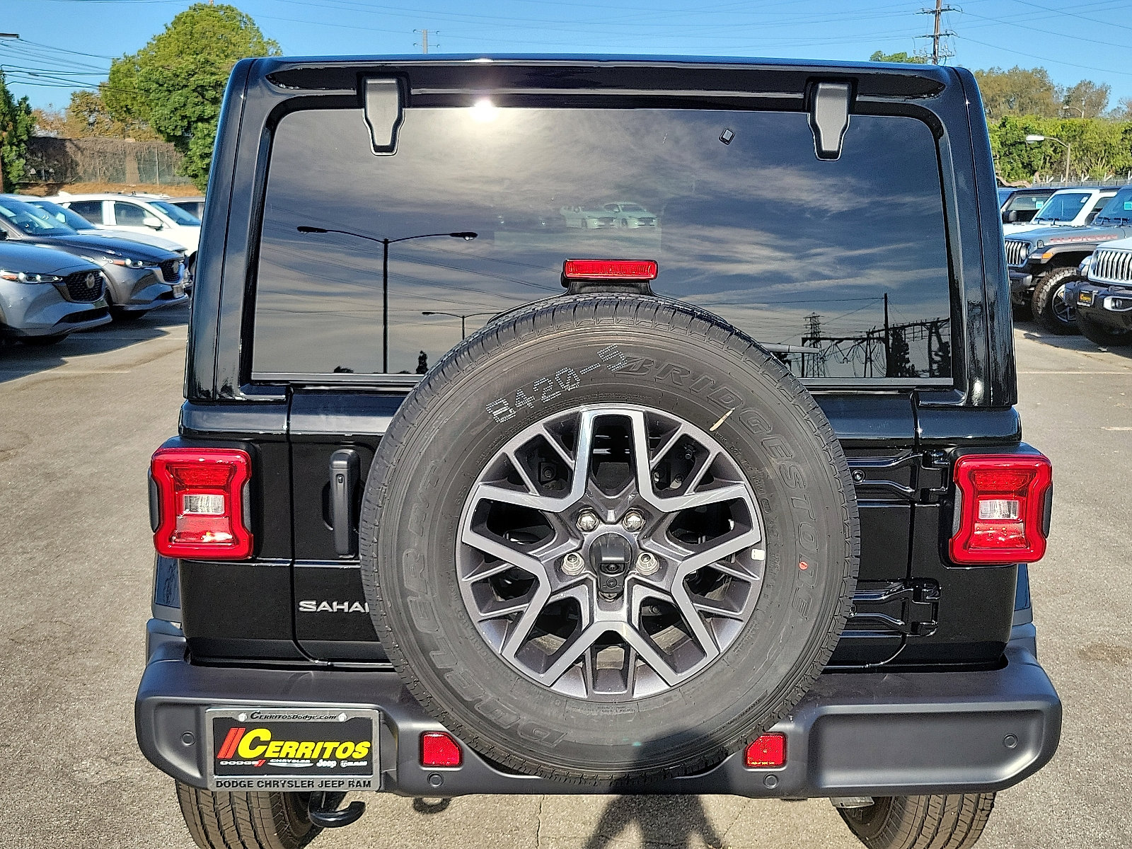 2025 Jeep Wrangler Sahara photo 5
