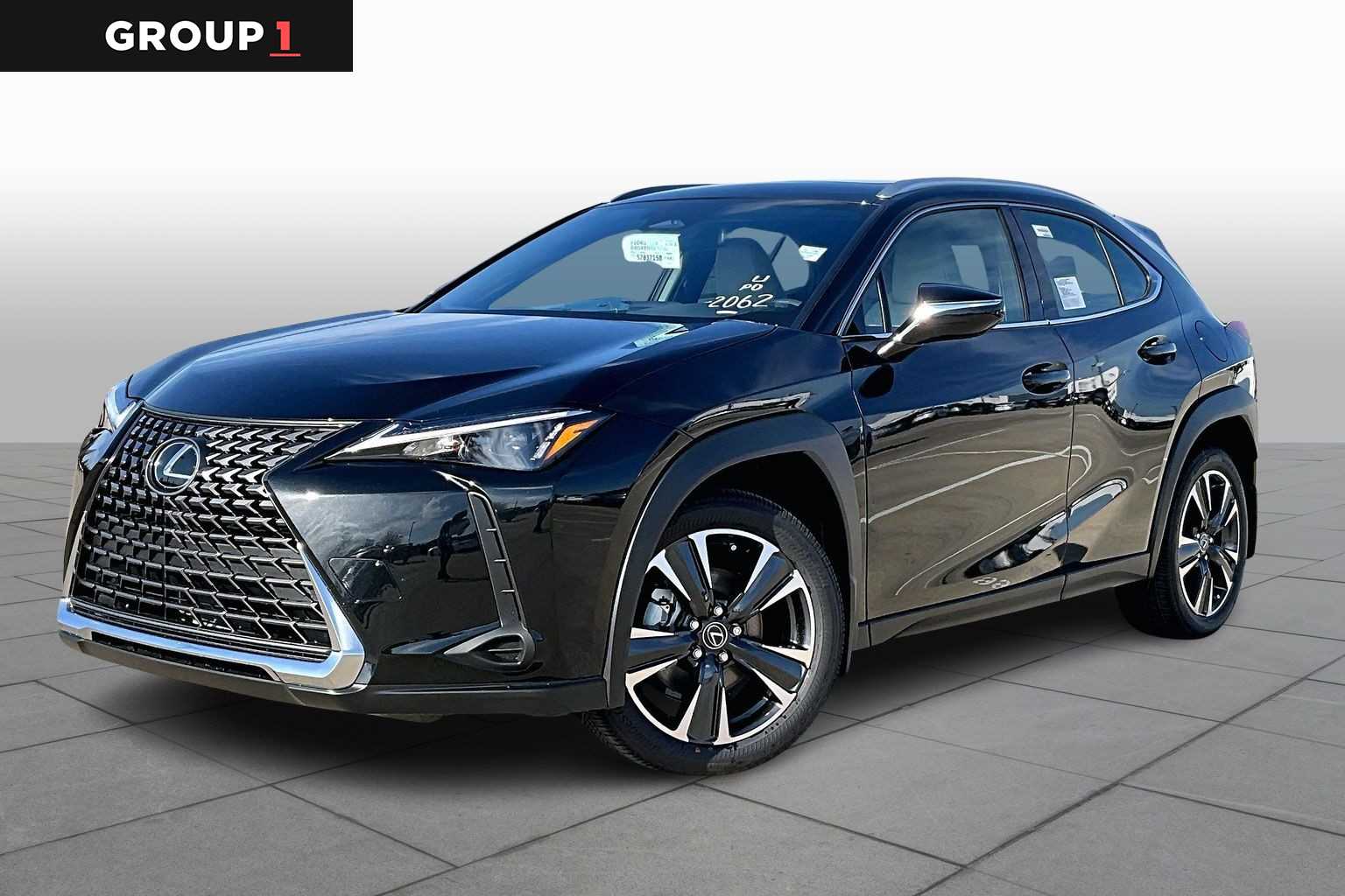 2025 Lexus UX Hybrid 300h's photo