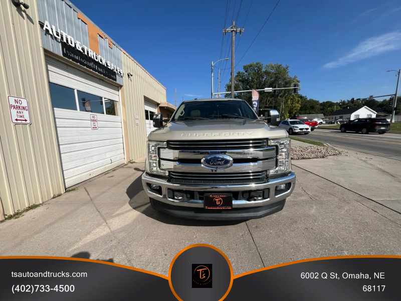 2017 Ford F-250 photo 2