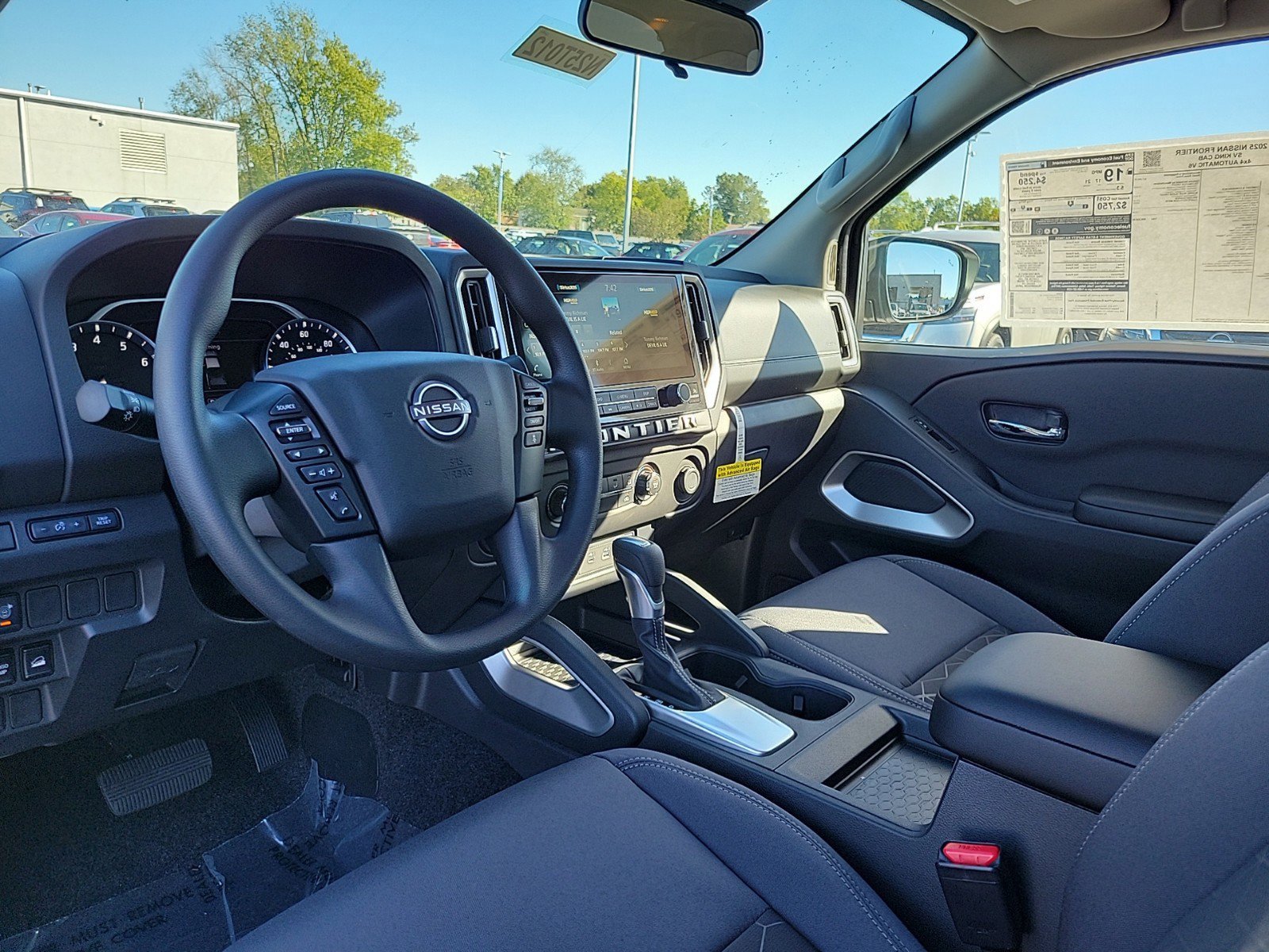 2025 Nissan Frontier SV photo 18