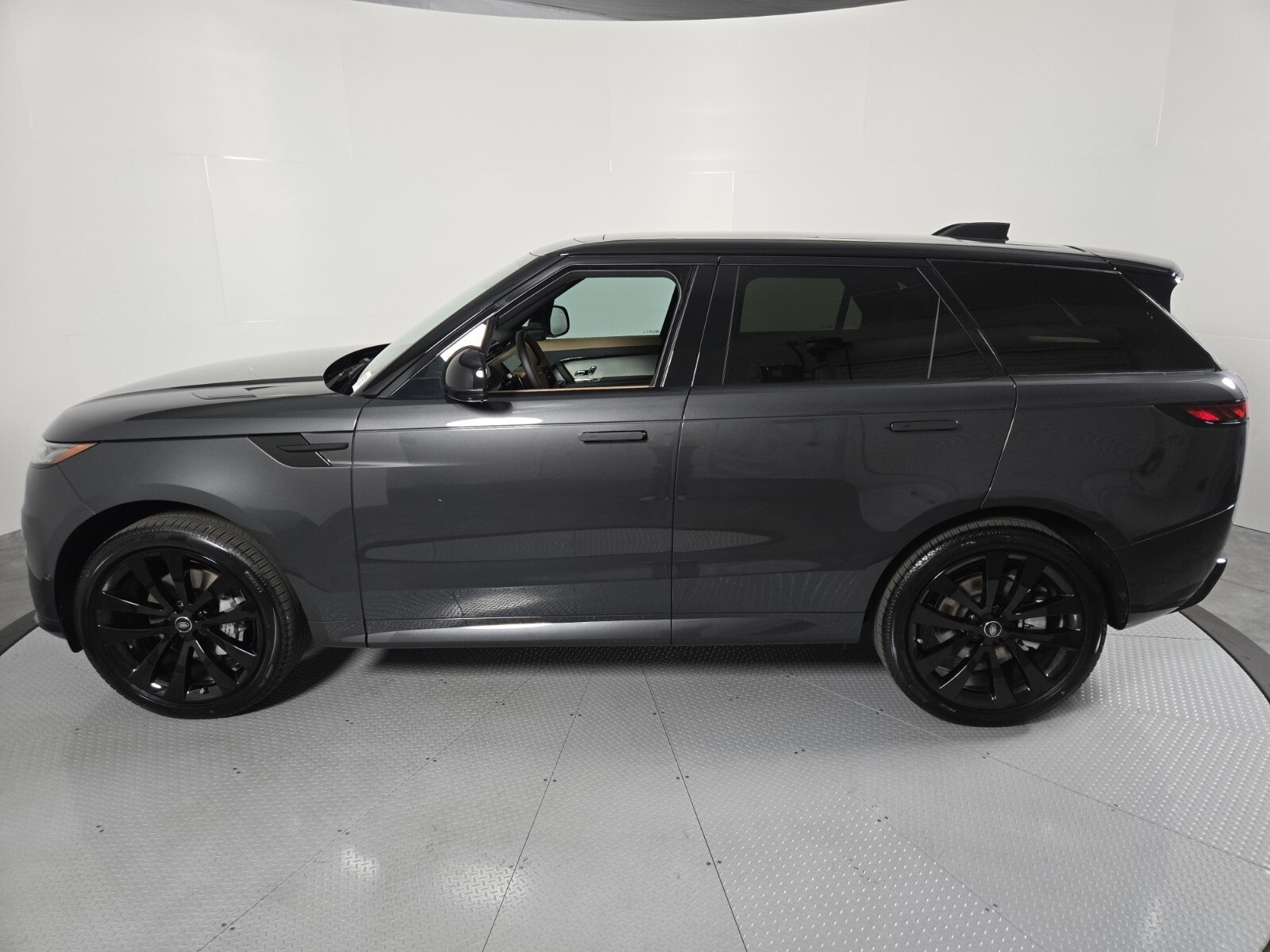 2025 Land Rover Range Rover Sport SE photo 5