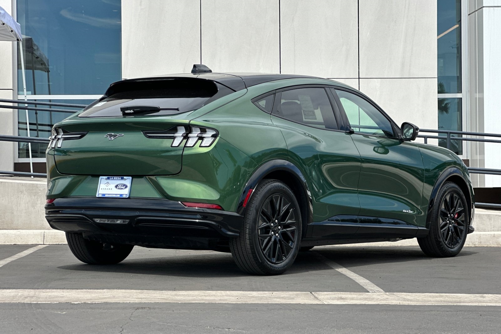 2025 Ford Mustang Mach-E Premium photo 3