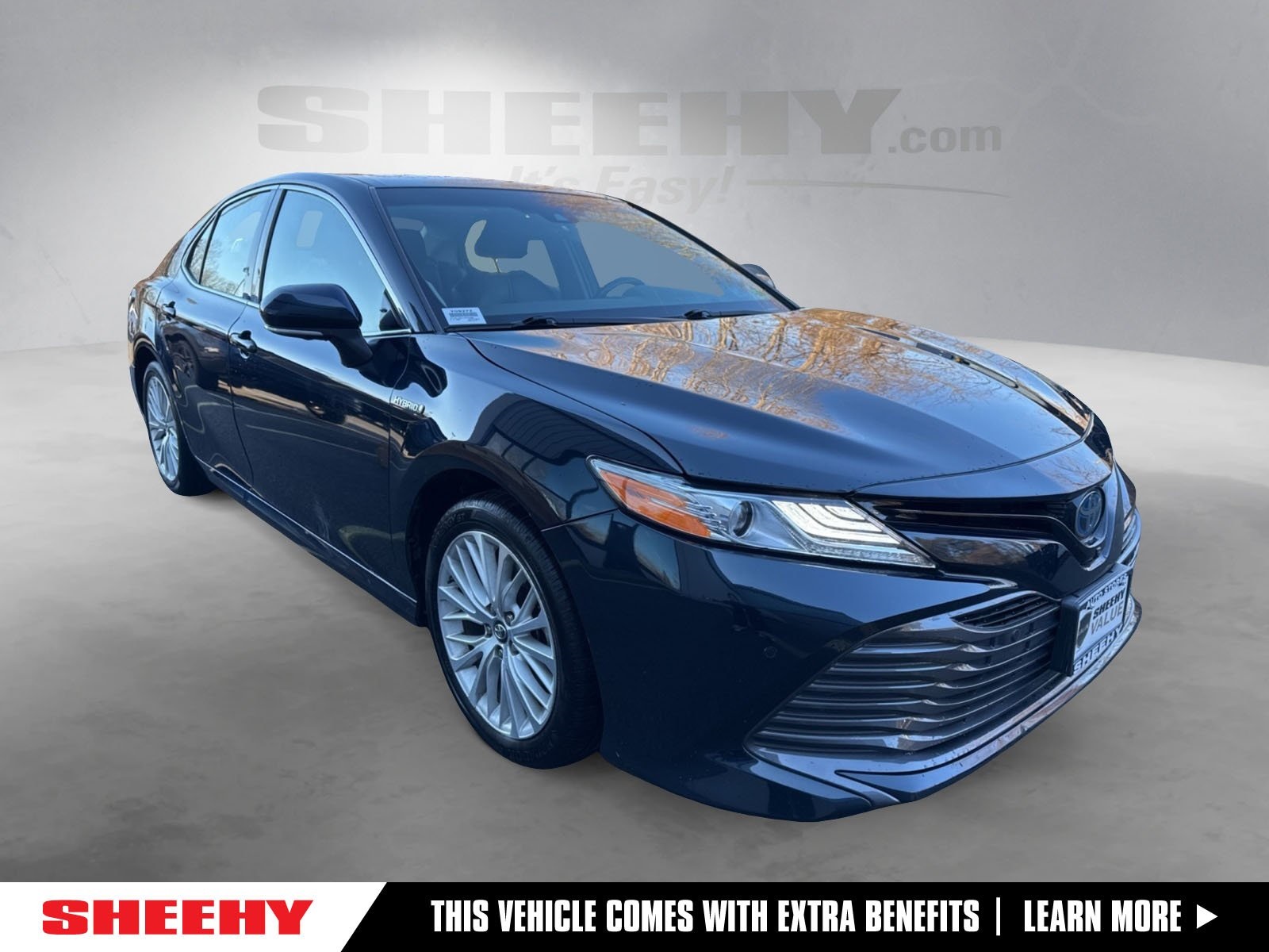 2018 Toyota Camry XLE Hybrid's photo