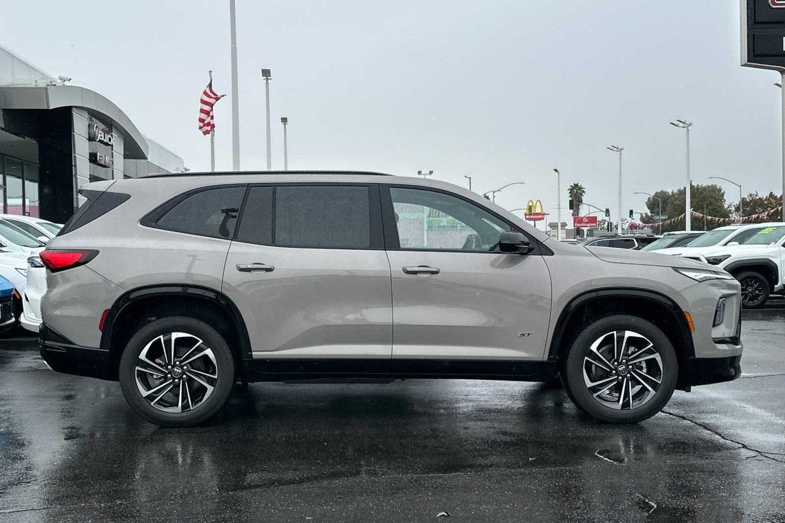 2026 Buick Enclave Sport Touring photo 2