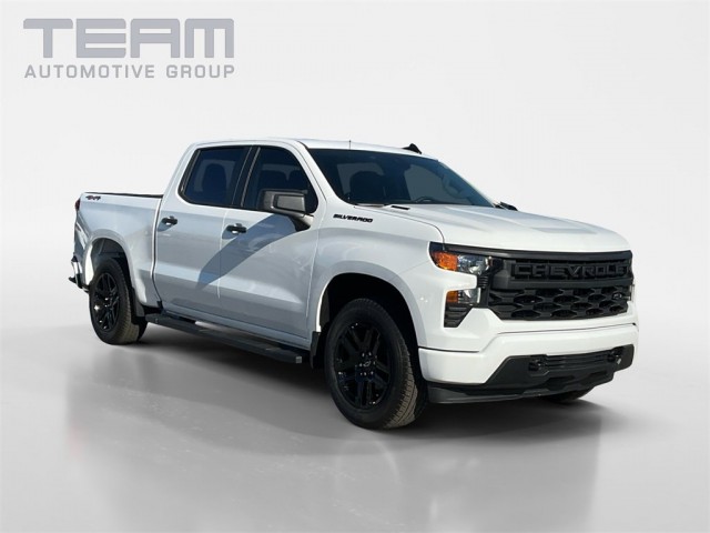2026 Chevrolet Silverado Base's photo