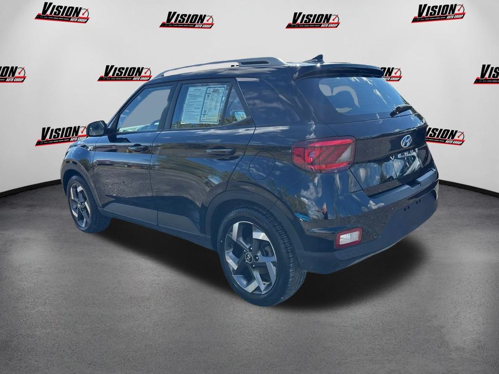 2022 Hyundai Venue SEL Limited photo 3