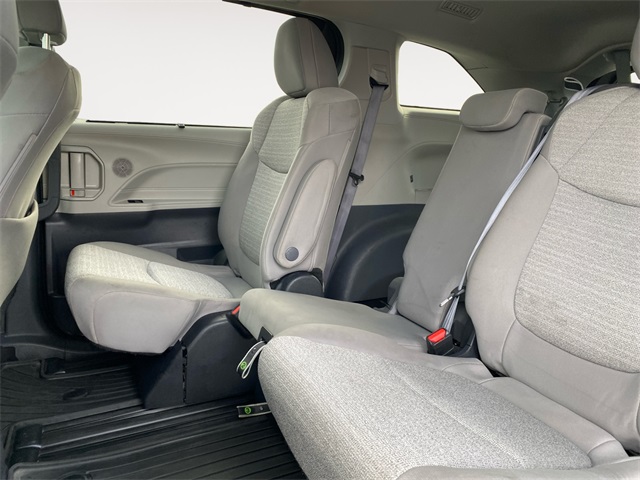 2023 Toyota Sienna LE photo 13