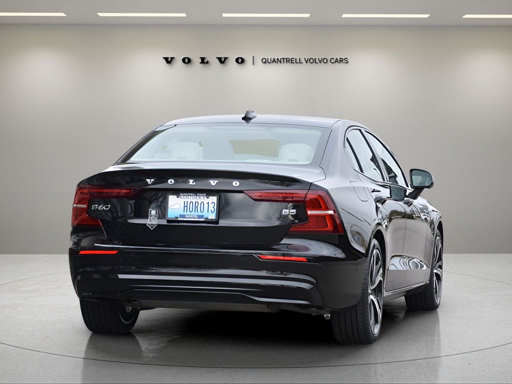 2024 Volvo S60 B5 Plus photo 4