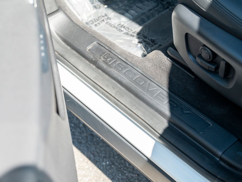 2024 Land Rover Discovery Sport S photo 14