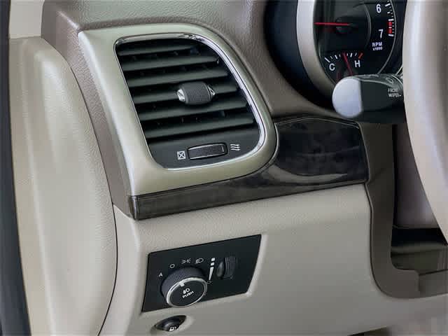 2011 Jeep Grand Cherokee Laredo photo 10
