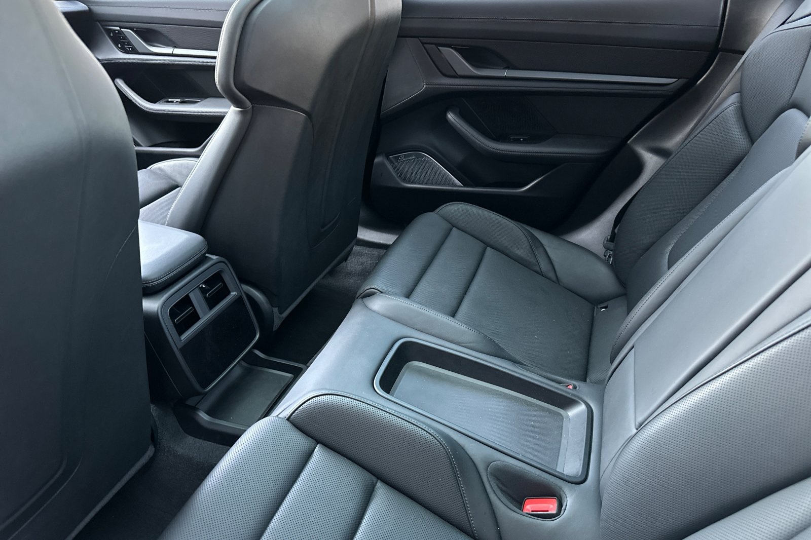 2021 Porsche Taycan Turbo S photo 12