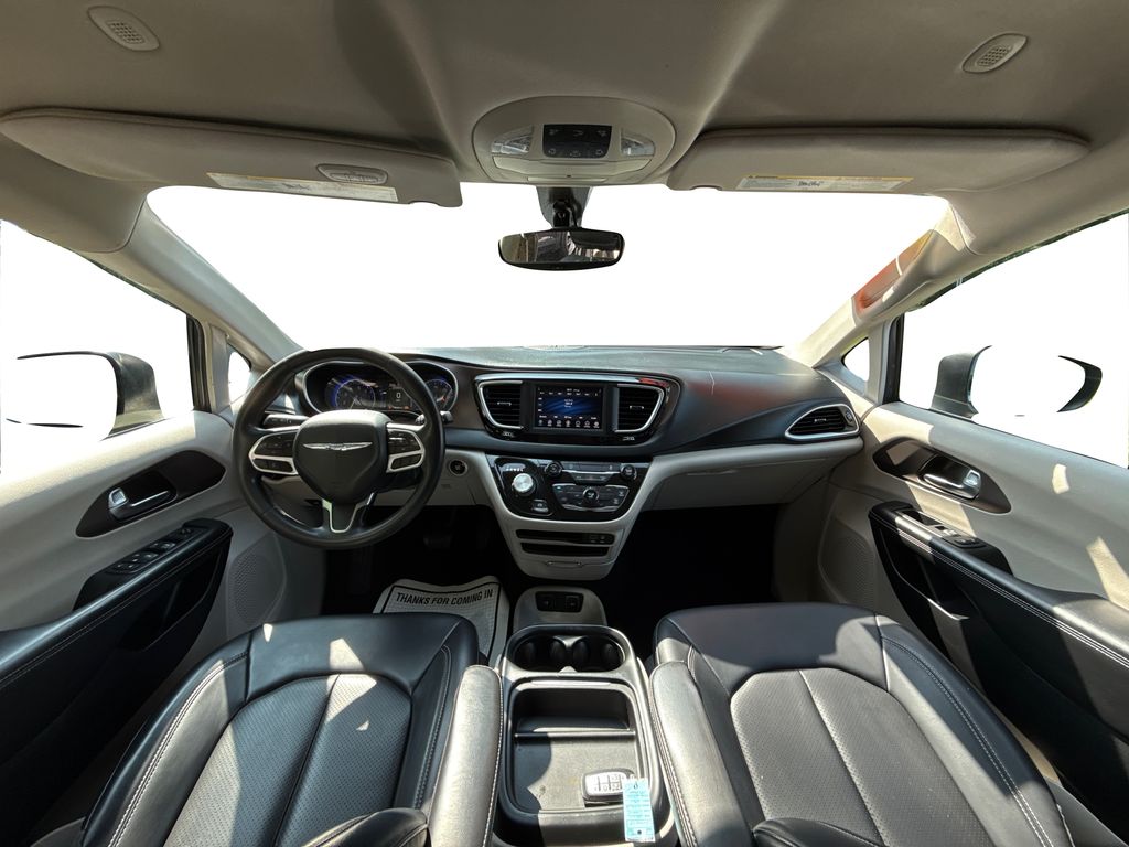 2020 Chrysler Voyager LXi photo 15