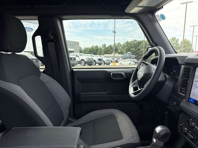 2025 Ford Bronco Base photo 15
