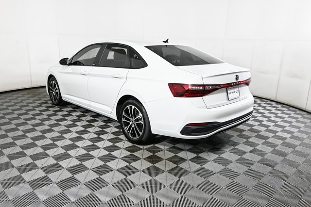 2025 Volkswagen Jetta 1.5T Sport photo 3