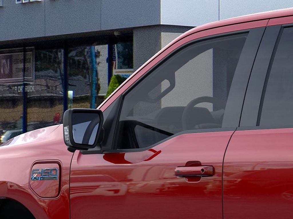 2025 Ford F-150 Lightning photo 18