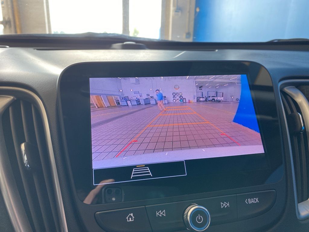 2025 Chevrolet Malibu 1LT photo 3