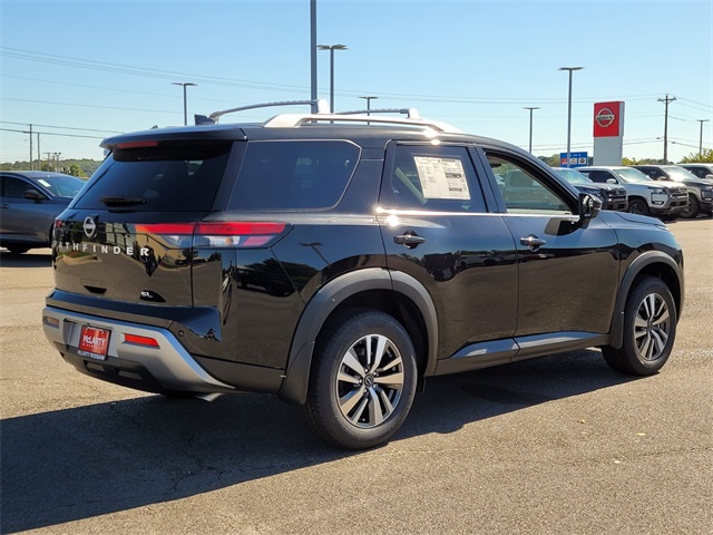 2025 Nissan Pathfinder SL photo 3
