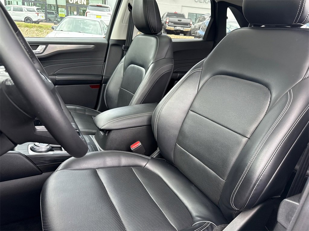 2022 Ford Escape Titanium photo 13