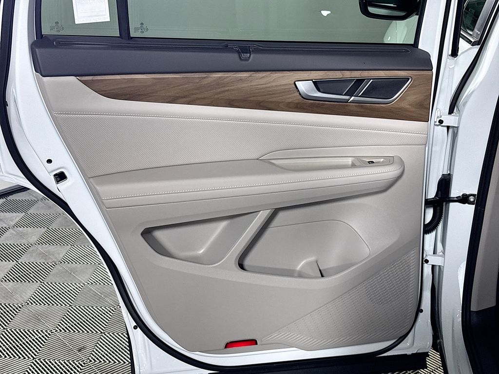 2025 Volkswagen Atlas SE Technology photo 18