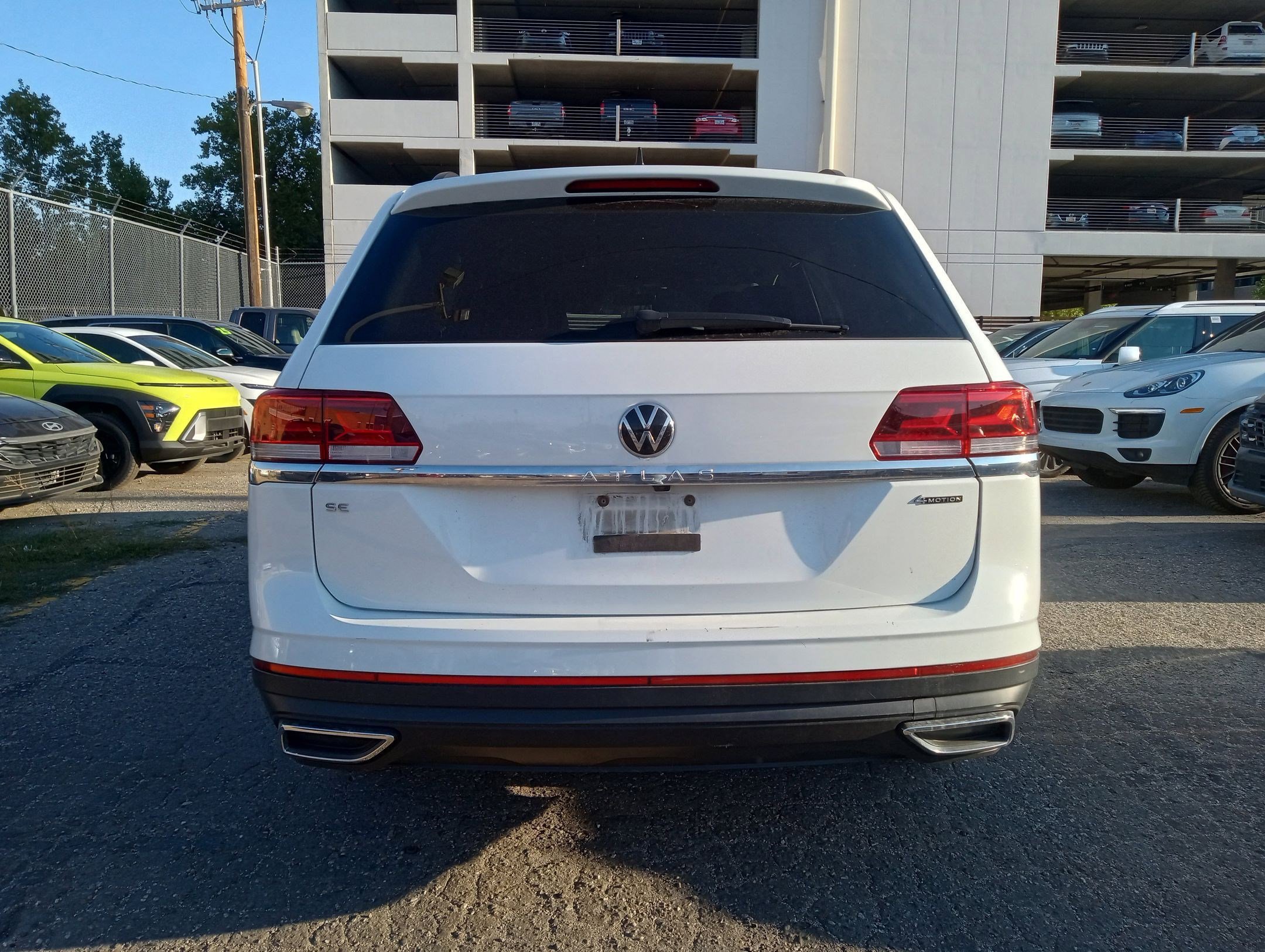 2023 Volkswagen Atlas SE photo 2