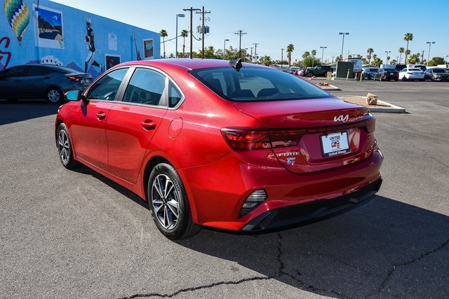 2023 Kia Forte LXS photo 3