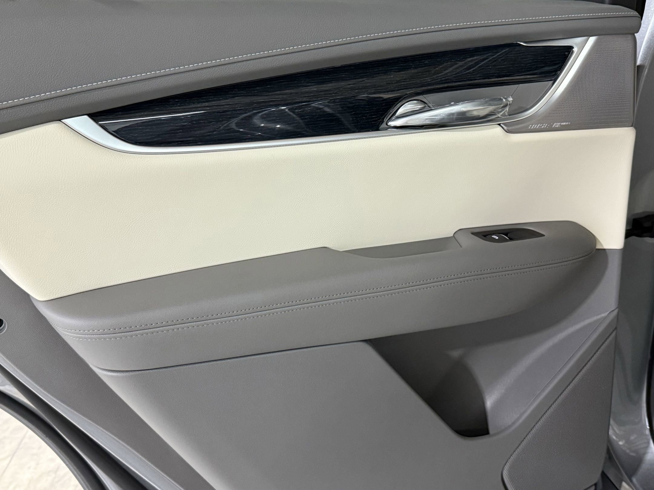 2025 Cadillac XT6 Premium Luxury photo 35