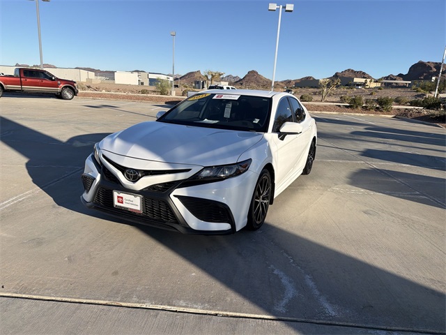 2021 Toyota Camry SE's photo