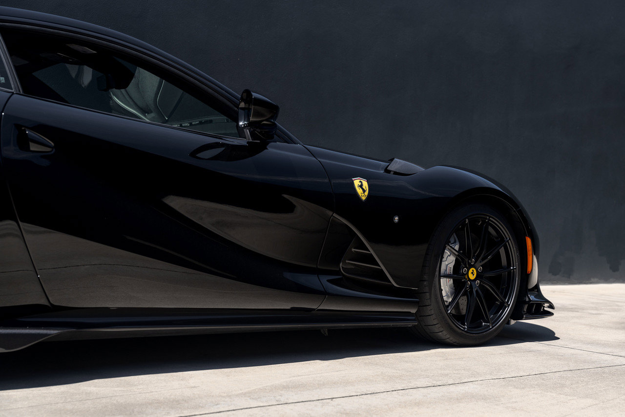 2024 Ferrari 812 Competizione photo 19