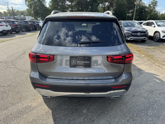 2026 Mercedes Benz GLB 250 4MATIC photo 3