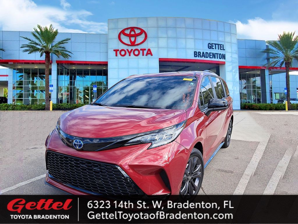 2025 Toyota Sienna XSE's photo