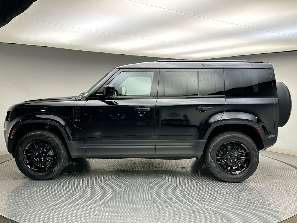 2026 Land Rover Defender 110 photo 2