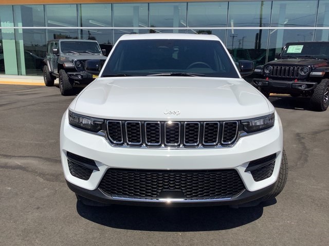 2025 Jeep Grand Cherokee Laredo X photo 4