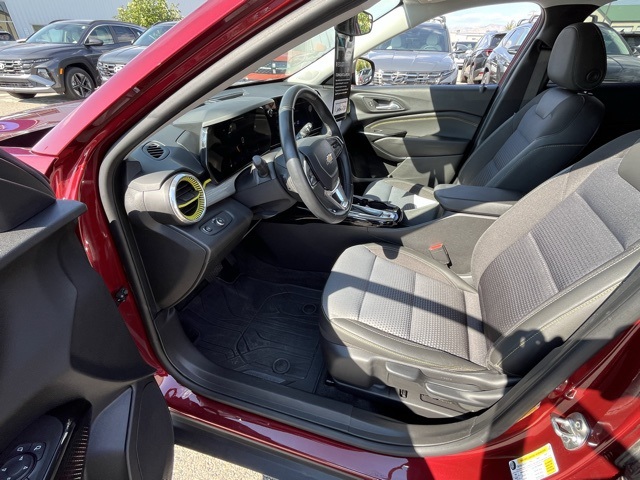 2024 Chevrolet Trax LT photo 21